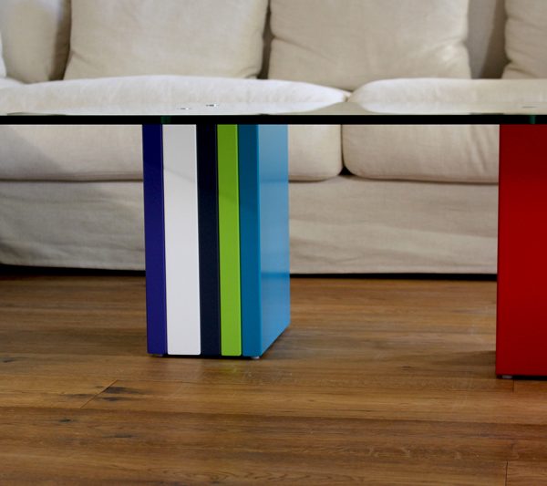 Table basse en verre sur-mesure : couleurs et légèreté