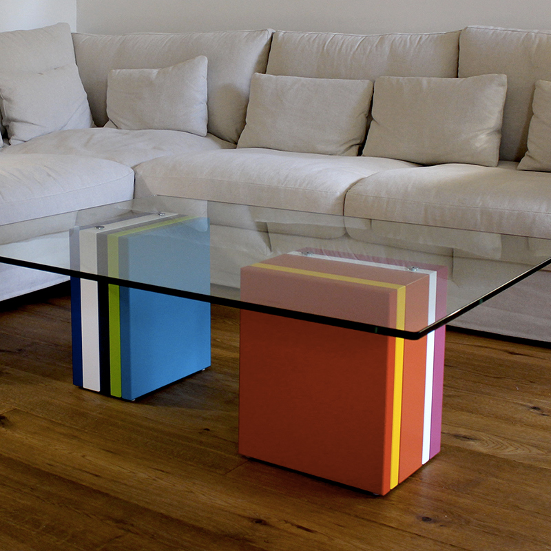 Table basse en verre sur-mesure : couleurs et légèreté